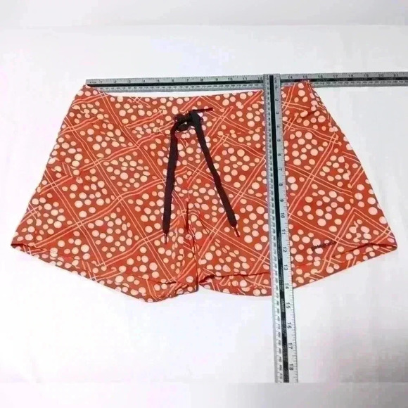 PATAGONIA Board Shorts Orange with white dot pattern. Side snap pocket. Size 6 - Picture 3 of 6